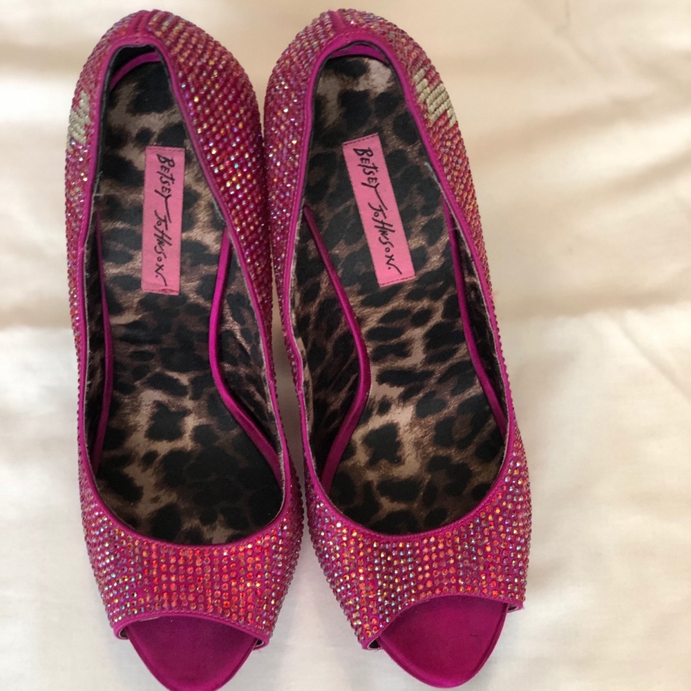 Shoe - Picture 2 of 3